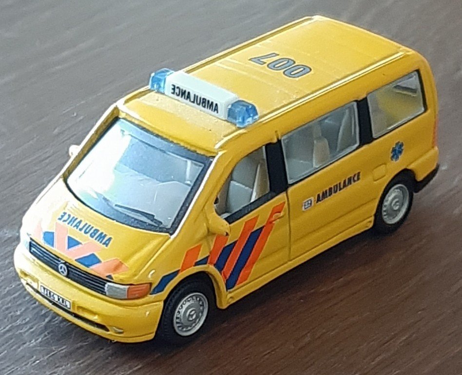 amb 018 mercedes benz vito ambulance dak007 kent t184 krl