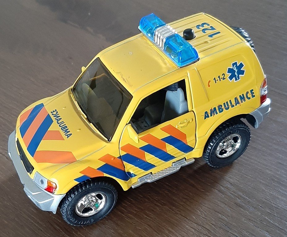 amb 020 landrover ambulance 112 en sirene dak 123
