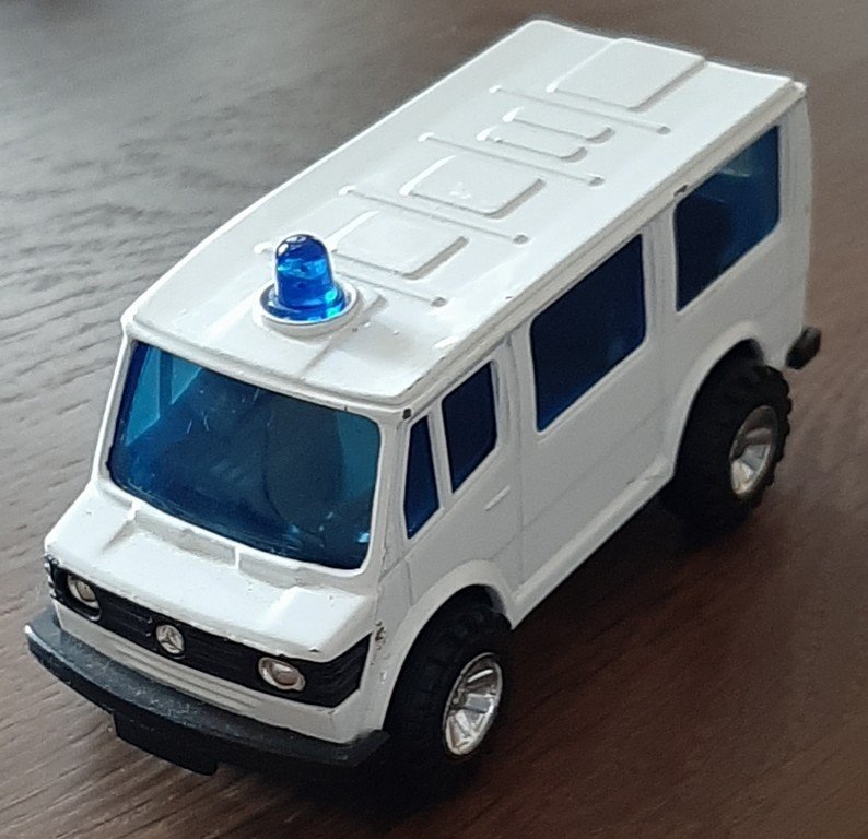 amb 999 mercedes benz 309 D blanco met 1 blauwe zwaailamp